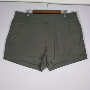 Athleta Trekkie North Shorts Womens Size 18 Olive Green Outdoor Stretch Active